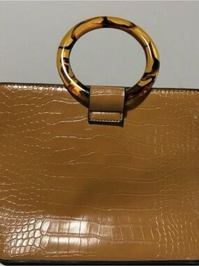 Women’s Croc-Embossed Ring Handle Tote in Tan